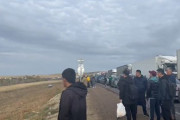 海外「地平線まで続く列。相変わらず続く動員逃れのロシア人達」