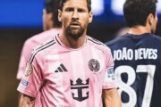 【海外の反応】メッシが試合中に元同僚を殴りかかったと話題に「マラドーナが憑依した」