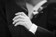 夫が男性とモーテル通いしていた韓国の相談事例、同性相手でも不貞認定可能とされ反発と衝撃