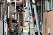 外国人さん、この日本の住宅が朽ちかけてるかで議論してしまう