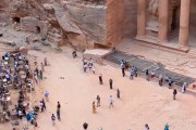 韓国人「2000年前の建物」