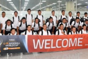 韓国人「日本国内からも非難が殺到！」「日本代表として自負心はないのか！」日本高校野球チームが「日の丸」を外した白いシャツを着て来韓！　韓国の反応