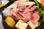 外国人も魅了する、豪華霜降り肉のすき焼き！！