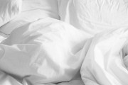 「犬と彼女と暮らしているけど、毎晩ここで寝ている…」とある男性の睡眠スペース