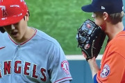 海外の反応「グリンキーは大谷になんて言った？」大谷翔平、先制二塁打！チームは延長10回サヨナラ負け