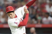 【海外の反応】大谷翔平さん、球審の送球にビビる「もう少しで顔面直撃だったｗ」