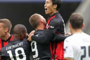 海外の反応：鎌田大地が華麗なロングパスで退場誘発！チームを決勝進出に導く活躍！「アーセナルは彼を獲得するべき」