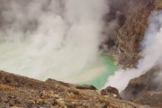 『突然の大噴火の可能性』気象庁緊急記者会見「火山よ、強くなれ」「日本の誇りである段ボールで覆うべきでは？」海外の反応