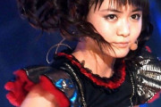 大阪のESPカスタムショップに飾られてるBABYMETALの写真　【海外の反応】