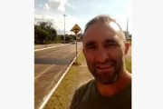 道路に新設されたスピードバンプを知らないドライバー