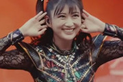 BABYMETALとキアヌ・リーブスのずっ友写真　“ハリウッドのヴァンパイアと会ったの？”　【海外の反応】