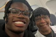 【海外】「飛行機での女性とNFLルーキーの偶然の出会いが話題に！その衝撃の瞬間とは？」