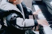 海外「筋肉が動きを記憶してる！」まるで眠ってるかのようにピアノを弾く小さな男の子が海外で話題に