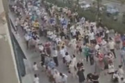 海外「気温40度以上の炎天下の中、コロナ検査の大行列に数時間並ばされる中国人たち」