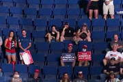 K-POPファンがトランプ大統領の集会を妨害し海外びっくり仰天！（海外の反応）