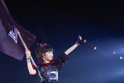 KOBAの新年の投稿 + なんでMetal Hammerは昔のBABYMETALの写真を使うのか　【海外の反応】