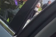 海外「黒人の車に麻薬を仕込む白人警官！！」