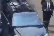 彼らには特別ボーナスをあげて欲しい。車と一緒に走るだけの簡単なお仕事です・・・？海外の反応