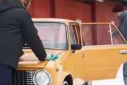 海外「車の代わりに孫を売ろう。ロシアの新しい動員プロパガンダ動画」
