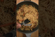 海外「いいな～！」日本の給食を家で再現！焼きそばに興味津々！？