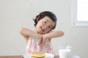 クチャラーは突然に…外国人が教える日本現代のテーブルマナー♪「相変わらず美しい！」「大きなげっぷは失礼です…」海外の反応
