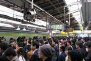 海外「日本のラッシュアワーが地獄すぎる、自殺したくなっても仕方ない」満員電車に驚愕する外国人の反応ｗｗｗ
