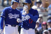 【海外の反応】大谷翔平にファウルボール直撃でヒヤリ【MLB】