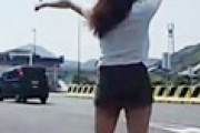 日本人女性と一緒に日本でヒッチハイクすると成功率が10倍アップする 海外の反応