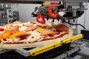 レゴで本物のピザを作る製造機作ってみた。おいしくできたよ！