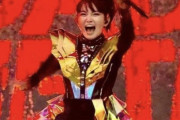 ハロウィンの準備でBABYMETALの格好をする女の子たち　【海外の反応】