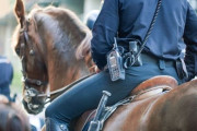 【!?】騎馬警官が黒人をロープで引いて連行し人種差別と炎上→ 黒人は損害賠償1億円を求めて市を提訴へ