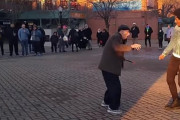 92歳のおじいちゃんがストリートパフォーマーとダンスバトル？