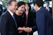 韓国人「日本人は助けても恩を仇で返して来る奴ら！」日本メディア「文政権総選挙の圧勝をきっかけに韓日関係を改善させよう」　韓国の反応