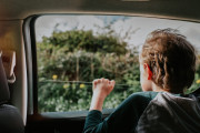 【海外】車の後部窓を開けると耳が痛くなる理由とは？物理学が教える不思議な体験！