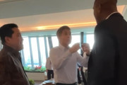 海外の反応「日本人の体型管理は素晴らしい」日本と対戦するインドネシア、クライファート新監督が小川佳実氏と対面