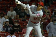 【海外の反応】「美しいスイング！」大谷翔平、片手でグリーンモンスター越え11号ソロ！マルチ安打の活躍