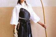 外国人「日本の弓道着姿はこんな感じになるらしいぞ！」