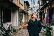 美人外国人が江ノ島の路地裏を探検！静かなところって特別な魅力があるよね