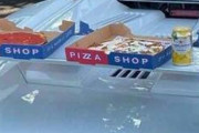【画像】ピザパーティー開催中