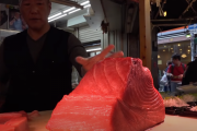【海外の反応】「日本では通りを歩けば最高品質のグルメ料理が食べられる！」日本のお刺身。