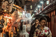 海外「真夏の夜に日本で撮影したんだ、祭りの時期が魅力がたくさんあるよね！」日本のモノは全て芸術作品のように見えてしまう！と話題の写真