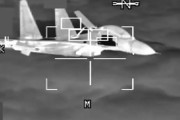 【海外の反応】中国の戦闘機が南シナ海上空でアメリカのB-52爆撃機と衝突危機　海外の反応「もうこれは戦闘行為だ、撃墜すべき」