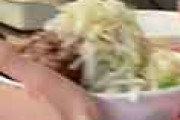 海外「量がすごいのに安っ！」 日本のボリューミーなラーメン二郎の紹介に外国人が興味津々