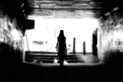 大阪の住宅地のど真ん中にある「半分地中に埋まった奇妙な建物」の正体が意外すぎる！【タイ人の反応】
