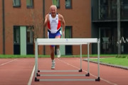 世界最速、84歳のおじいちゃんアスリート：2度の心臓発作を乗り越えて！（イギリス）