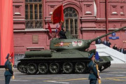 海外「モスクワの戦勝記念日軍事パレードで戦車が1台だけしか登場せずwwwwww」