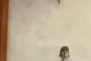 【海外の反応】割れたガラスまで作品にしてしまうアートがこちら　「でもスリングショットの子はまだ撃ってない」