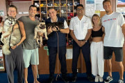 【海外】「カーニバルクルーズ船、太平洋で遭難した4人と3匹の犬を救助！」