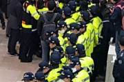 韓国人「釜山市の“強制徴用労働者像”奇襲撤去に公務員労組組合員などが抗議集会を行う！」　韓国の反応