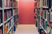 『出版王国』日本の書店が縮小している…なぜ？「ツタヤみたいな複合空間にすればいいのに」「本物の本を買うだけなら、ネットで買えばいい」韓国の反応